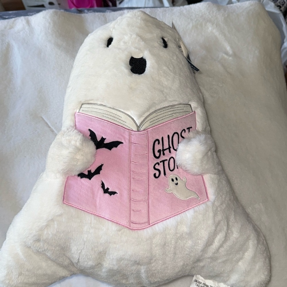 Martha Stewart Halloween Ghost Reading Book of ghost stories Faux Fur Pillow 👻📕